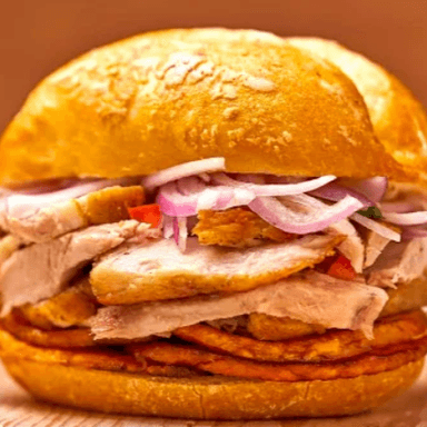 Pancito con Chicharrón