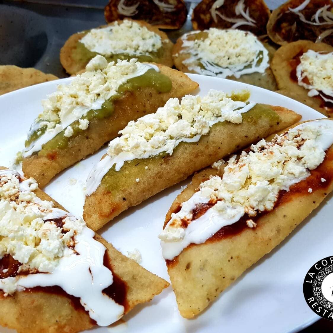 Orden de 2 empanadas + 1 agua fresca 500 ml