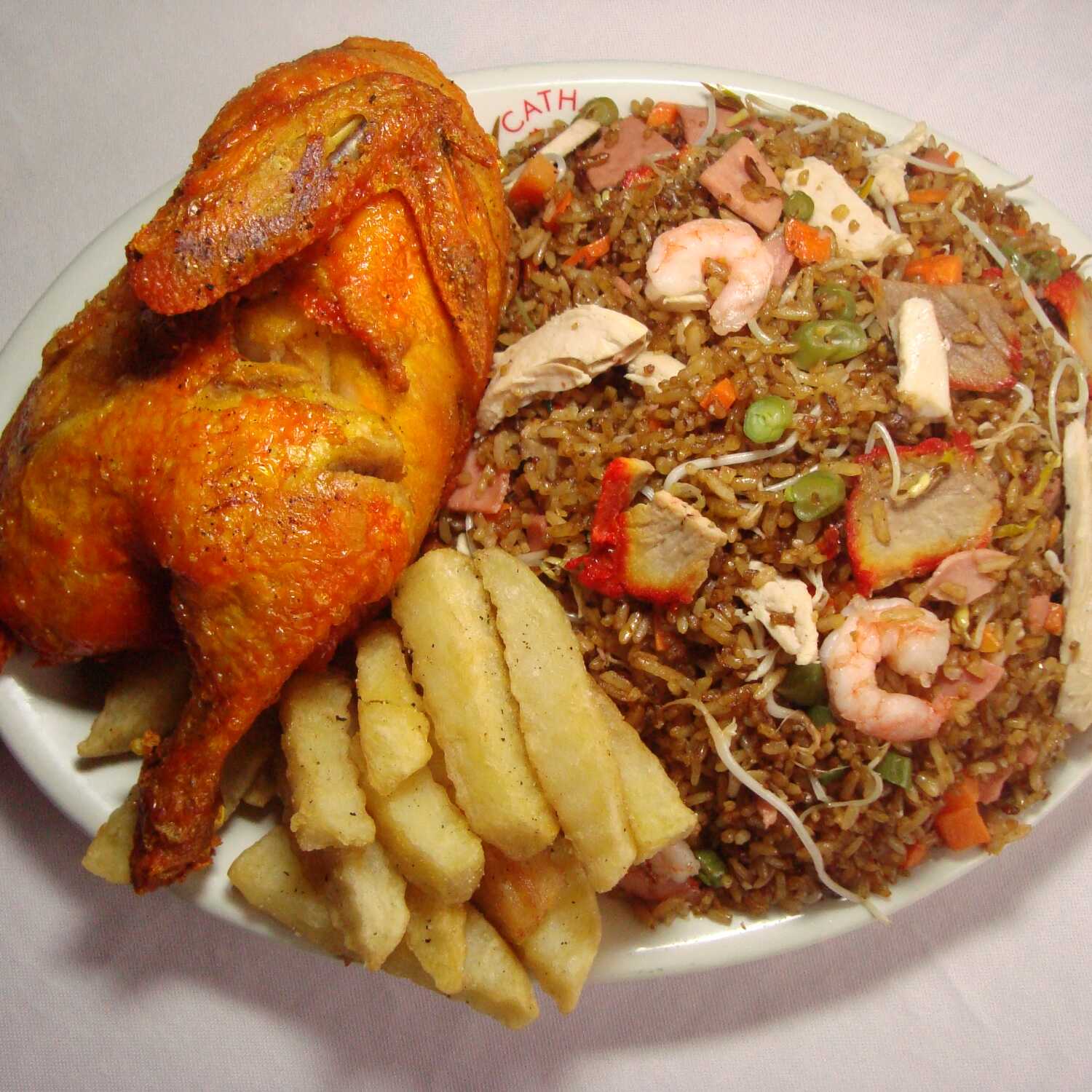 Arroz Chino con Medio Pollo Papas y Salsa (4 Pers)