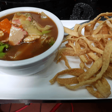 Chaw Min Especial de la Casa con Carne Mixta