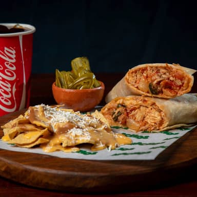 Paquete de Burrito de Pollo con Nachos