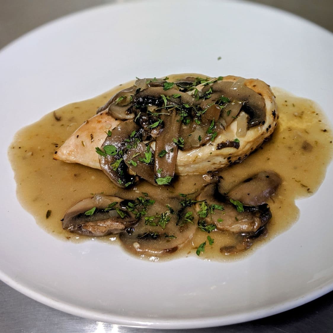 Pechuga en Salsa de Champiñones
