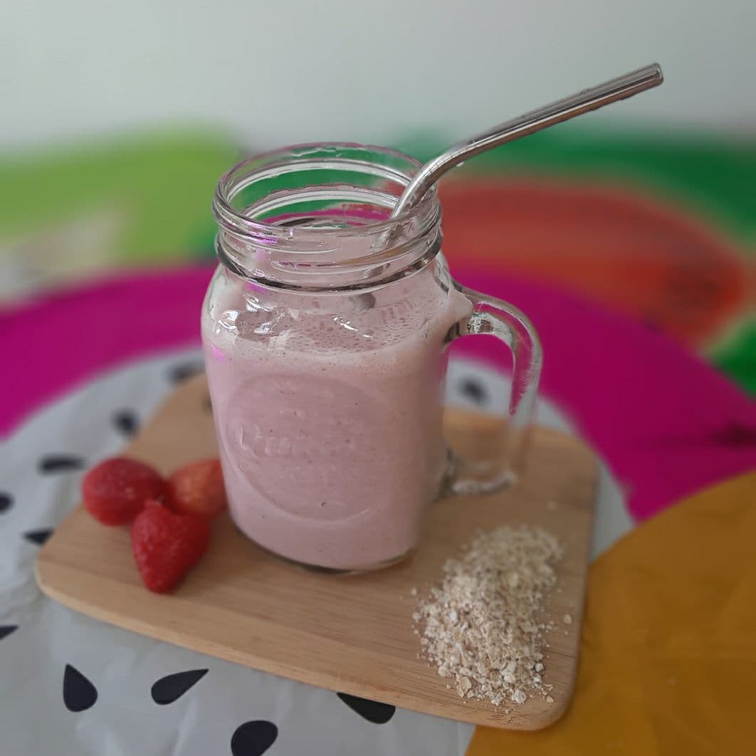 Licuado de Fresa, Avena, Almendras, Canela
