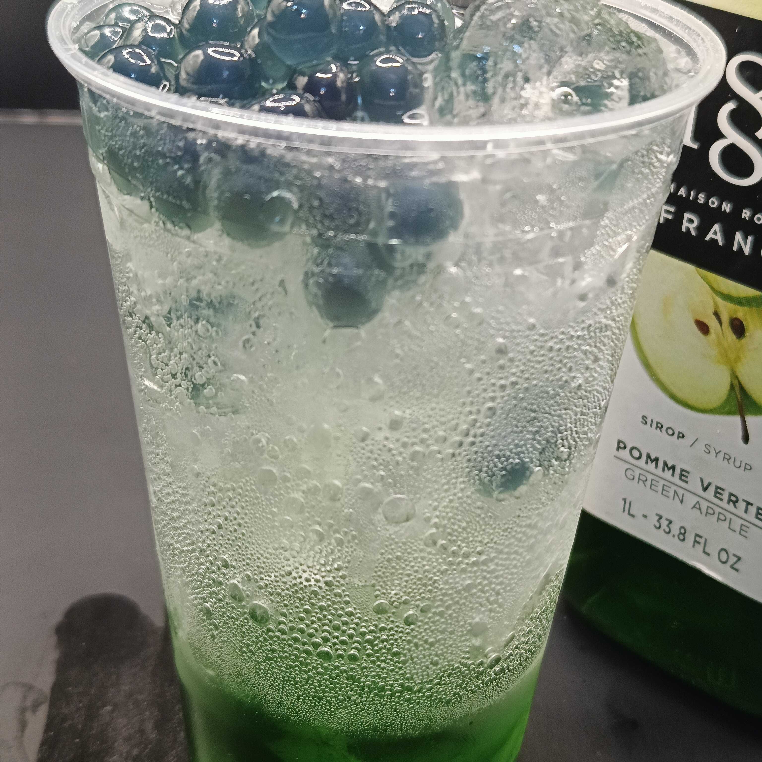 Soda italiana con perlas explosivas