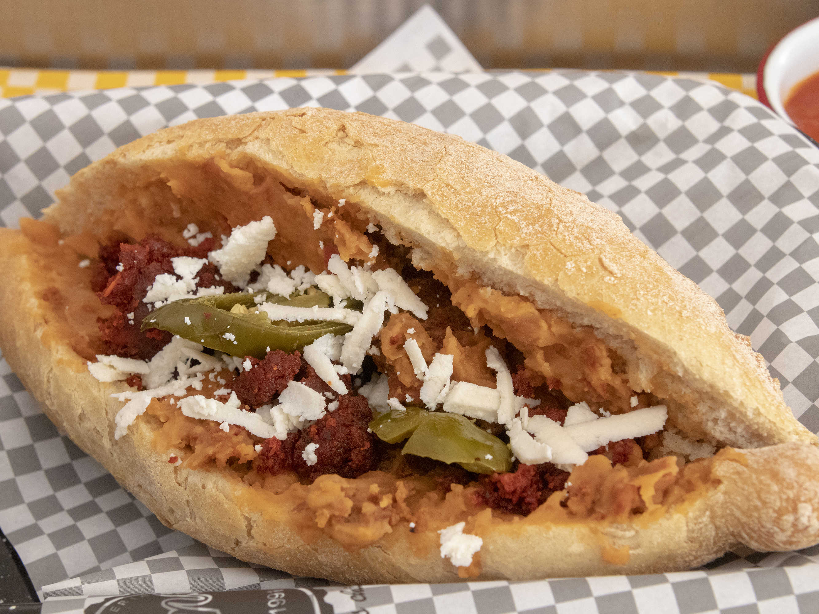 Lonche de Frijoles con Chorizo