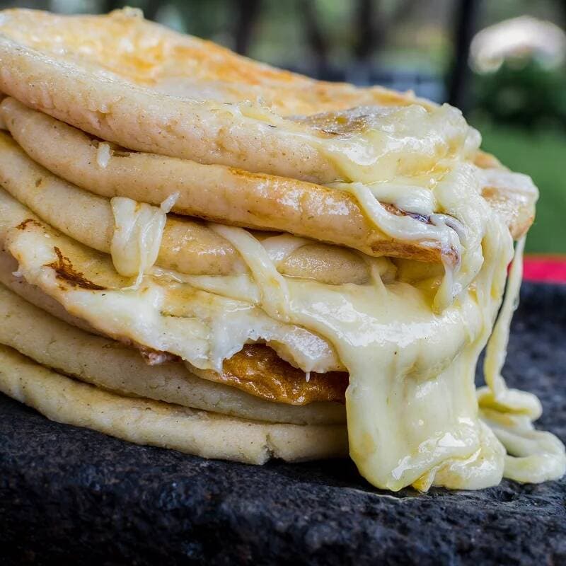 Pupusa Grande de Queso con Ayote