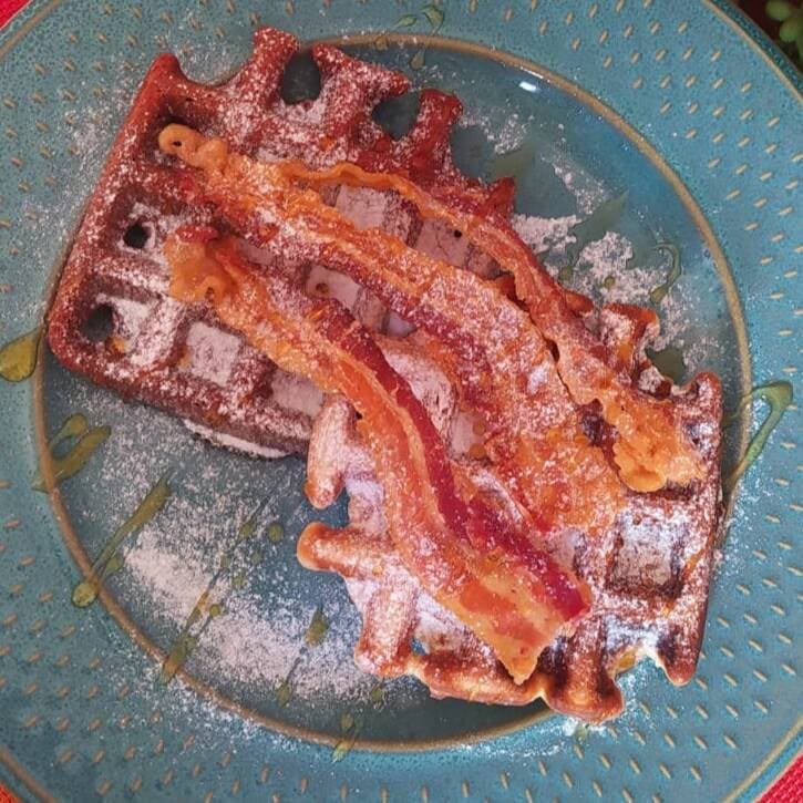Waffles con Tocino