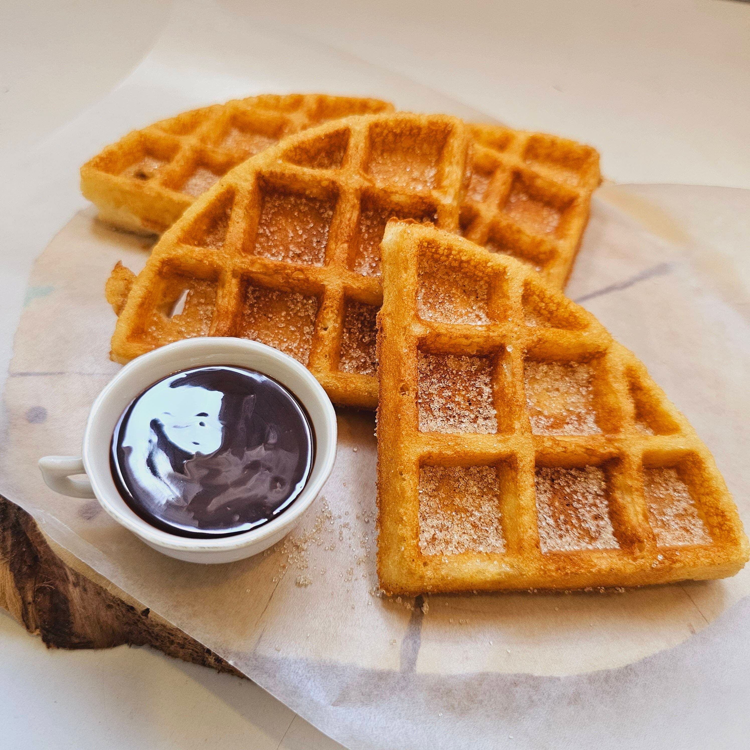 Waffles Crujientes Con Azúcar y Canela