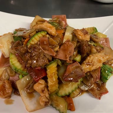 Tai Chu con Carne Mixta y Verduras