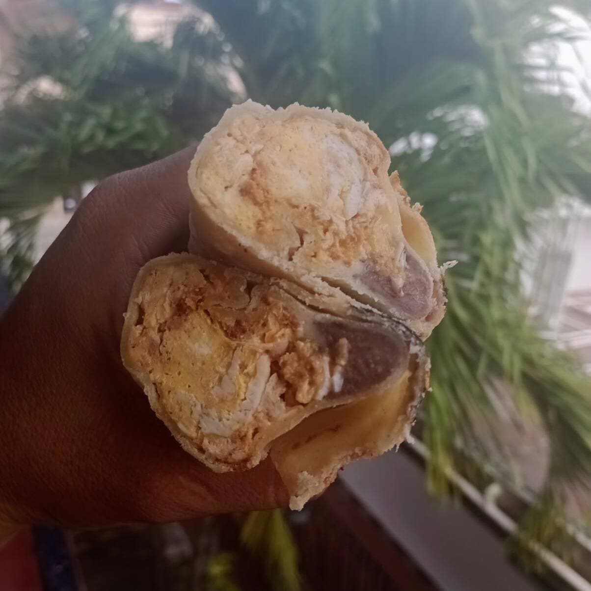 BURRITO CHORIZO- HUEVO & FRIJOLES CHIPOTLE TOTOPOS