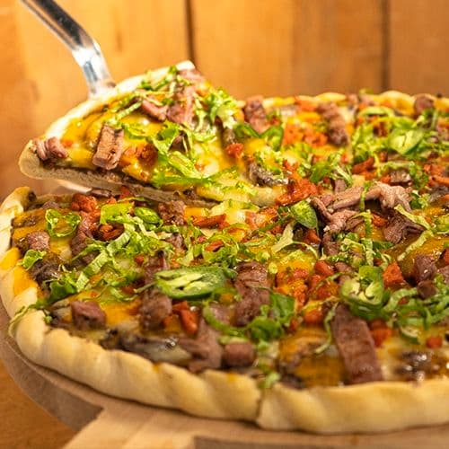 Pizza de arrachera y frijoles