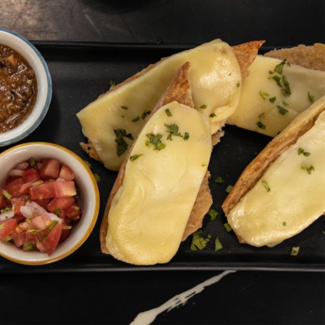 MOLLETES SALADOS