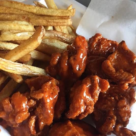 Boneless Kilo más Papas