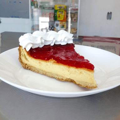 Rebanada de Pay de Queso con Fresa
