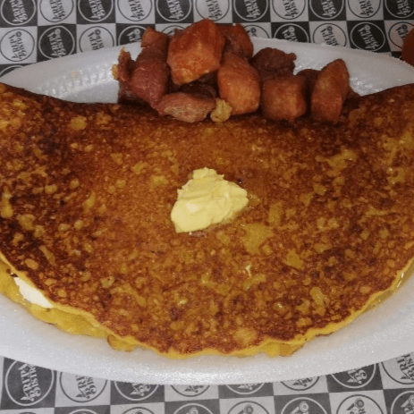 Cachapa con Queso Fresco y Cochino Frito