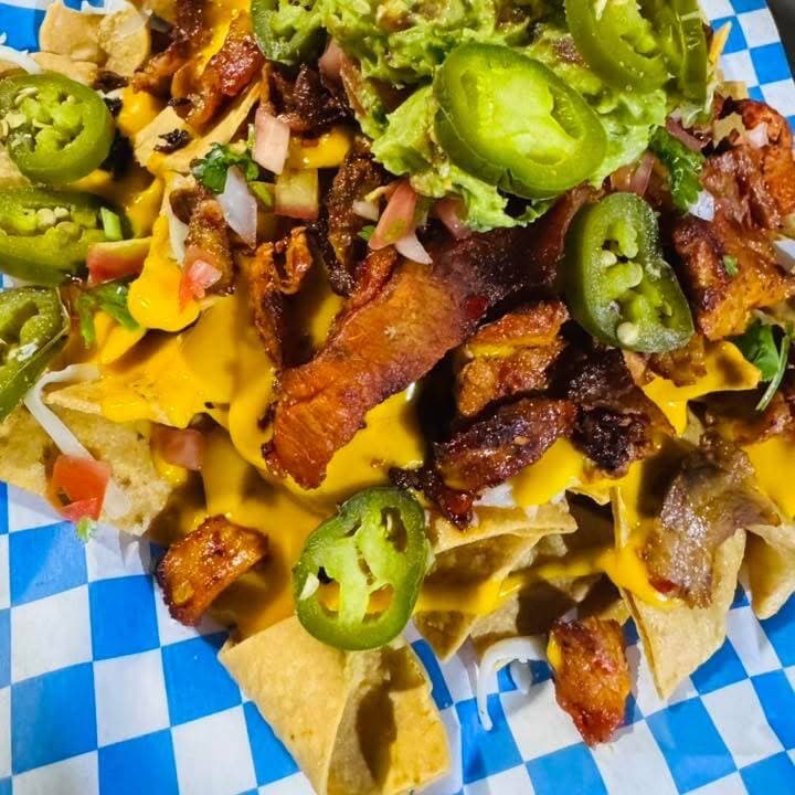 NACHOS CON CARNE ASADA