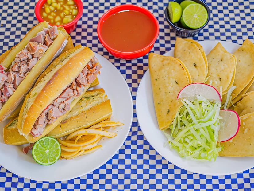 Ahogadas Johnny (Jardines Del Valle)