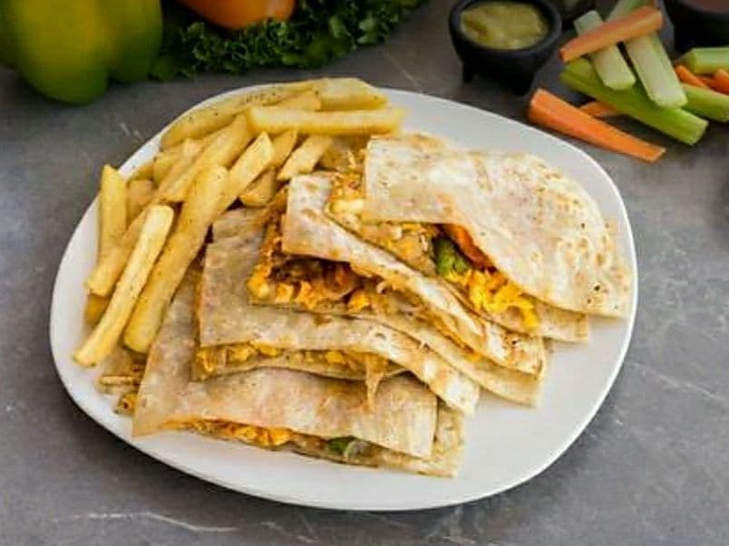 Quesadilla de Pollo Búfalo