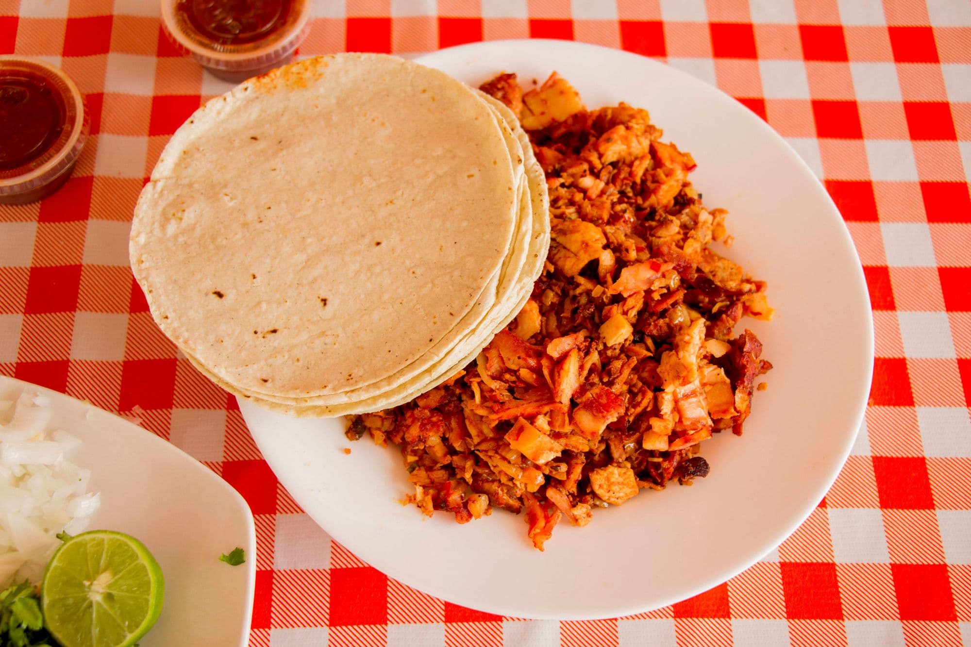 Medio Kilo de Pollo al Pastor con papas rostizadas
