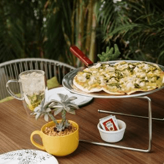 PIZZA MITAD CHICHARRON/POBLANA