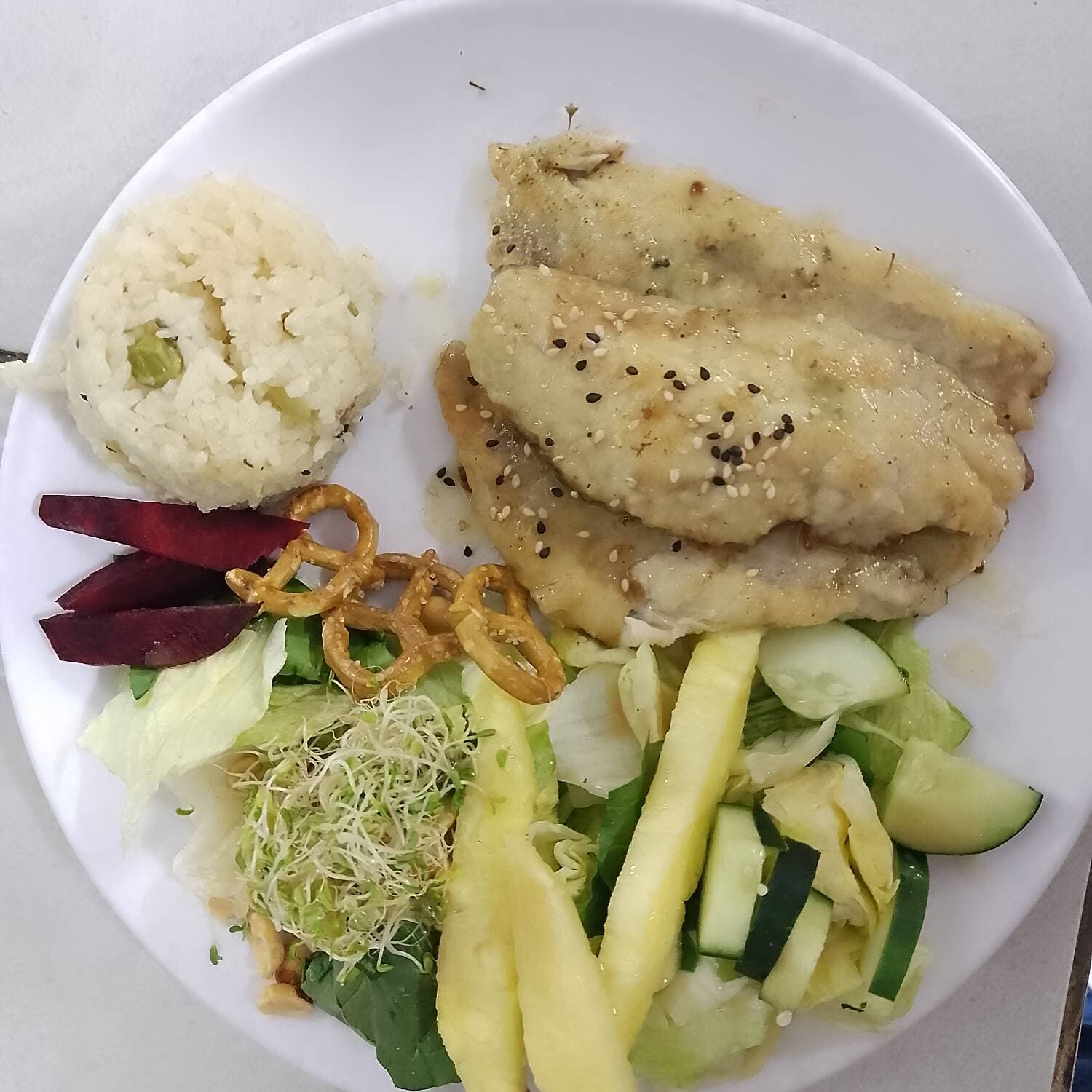 PESCADO CON SALSA DE PIÑA Y APIO