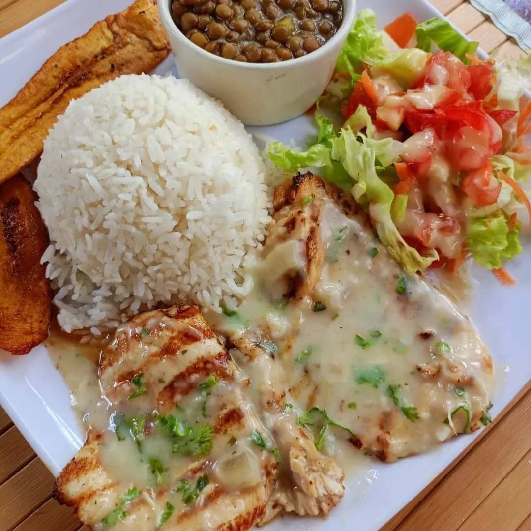 Pechuga Al Ajillo + Sopa + Gaseosa