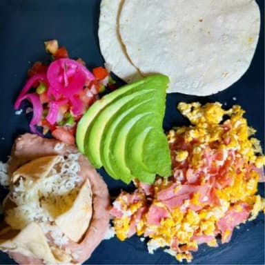 HUEVOS REVUELTOS