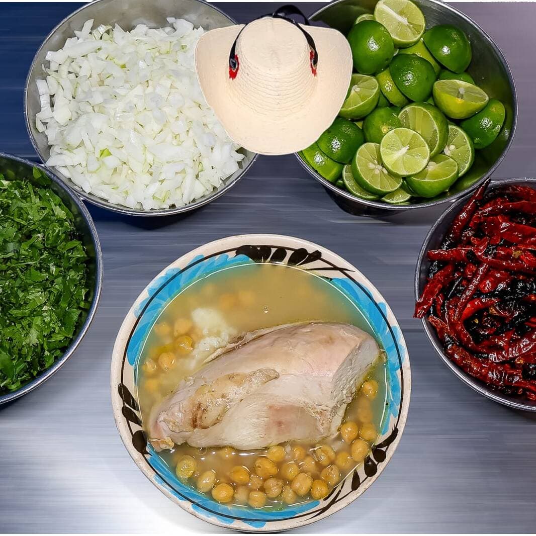 Caldo con 1/2 Pechuga