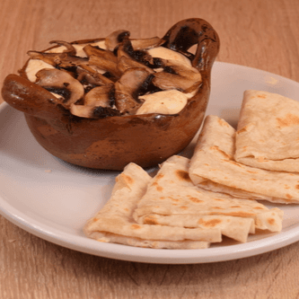 Queso Fundido con Champiñones