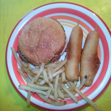 Combo Burger Sencilla,Papas Francesas,2Banderillas