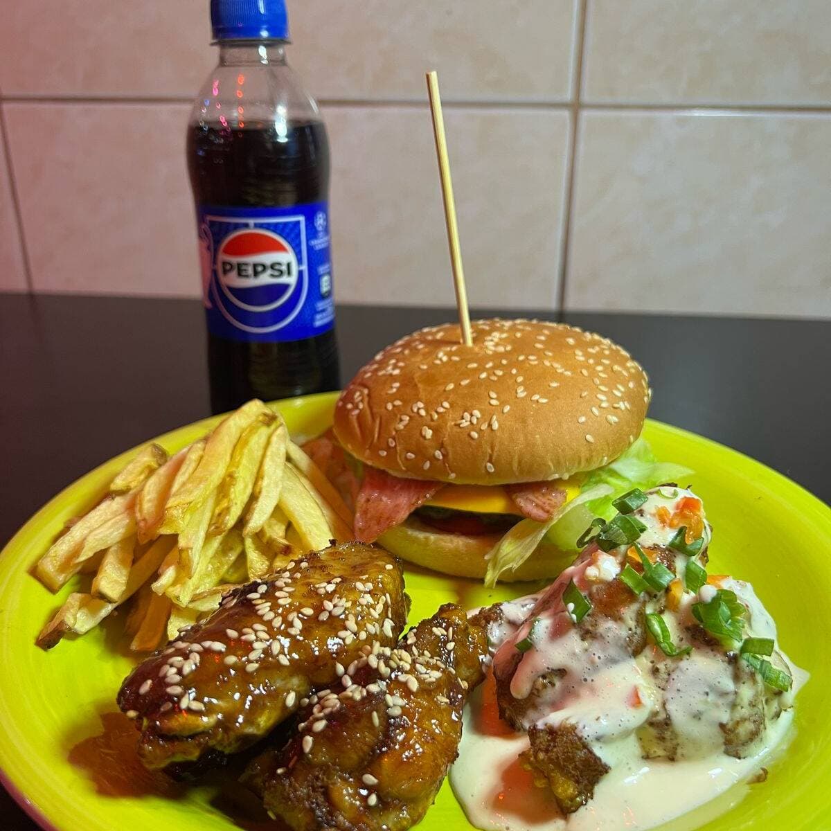BACON + PEPSI 355 ML + 6 ALITAS (ELECCION)