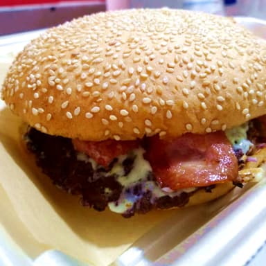 Bacon Burger con Papas a la Francesa