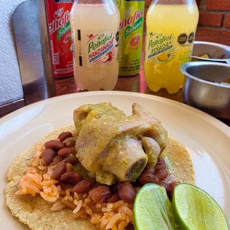 TACO DE MANITAS DE PUERCO EN SALSA VERDE .180 G
