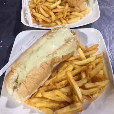 Perro Sencillo Gratinado + Papas + Gaseosa Mini