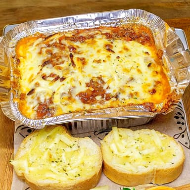 Lasaña Boloñesa de carne+pan al ajo