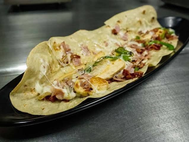Combo Mega Quesadilla & Agua del Dia