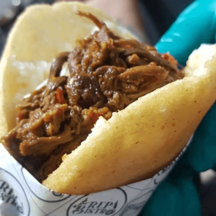 Arepa de Carne Mechada