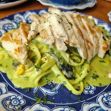 Fettuccini poblano ( pollo )