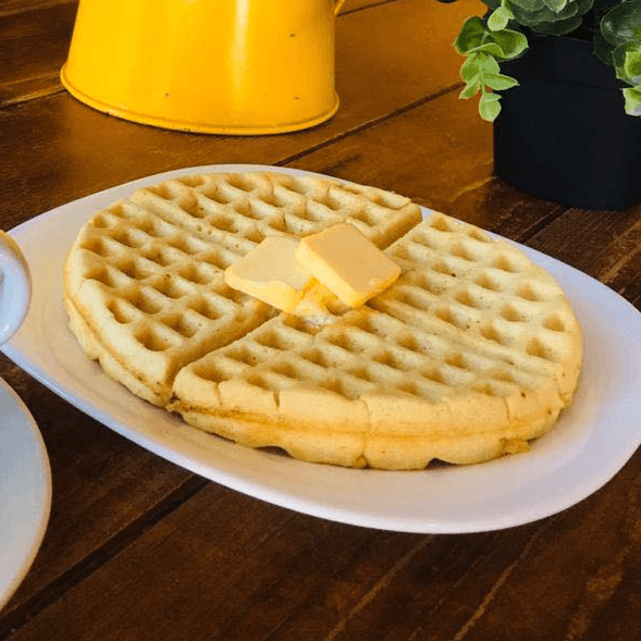 Waffle Sencillo + Miel y Mantequilla