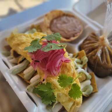 Chilaquiles con Huevo Revuelto
