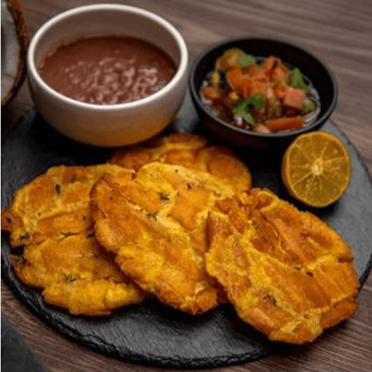 Patacones Frijoles y Chimichurri