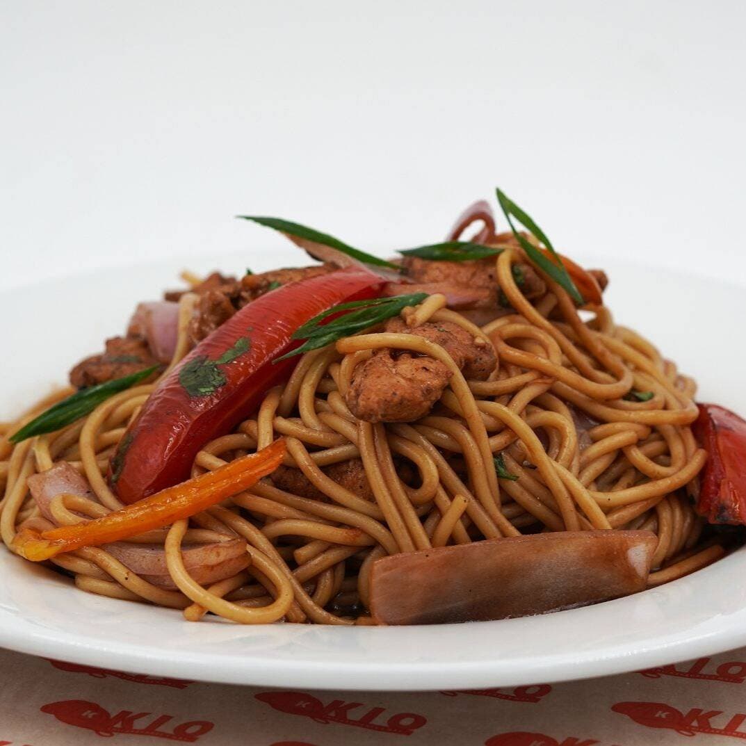 Tallarín Salteado de Pollo
