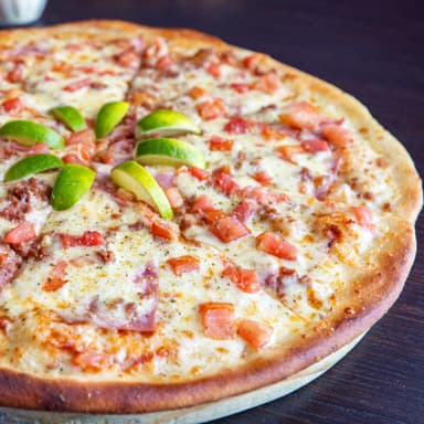 2 Pizzas Medianas + Bebida 1.5 L
