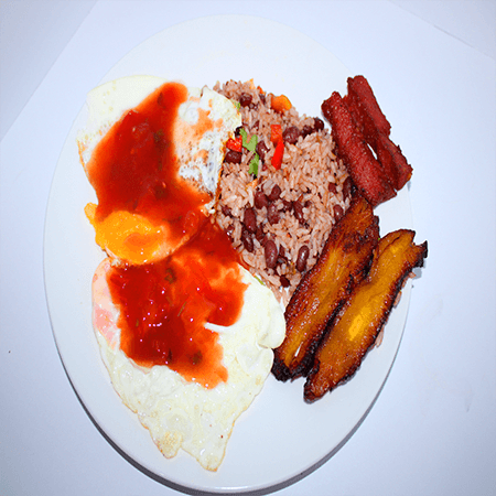 Pinto con Huevos Rancheros + Jugo de Naranja 12oz