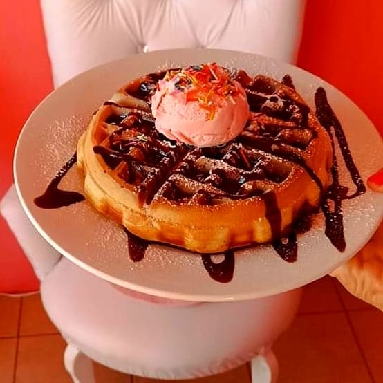 Mega Waffle Relleno de Cajeta