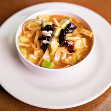 Sopa de Tortilla con Pollo