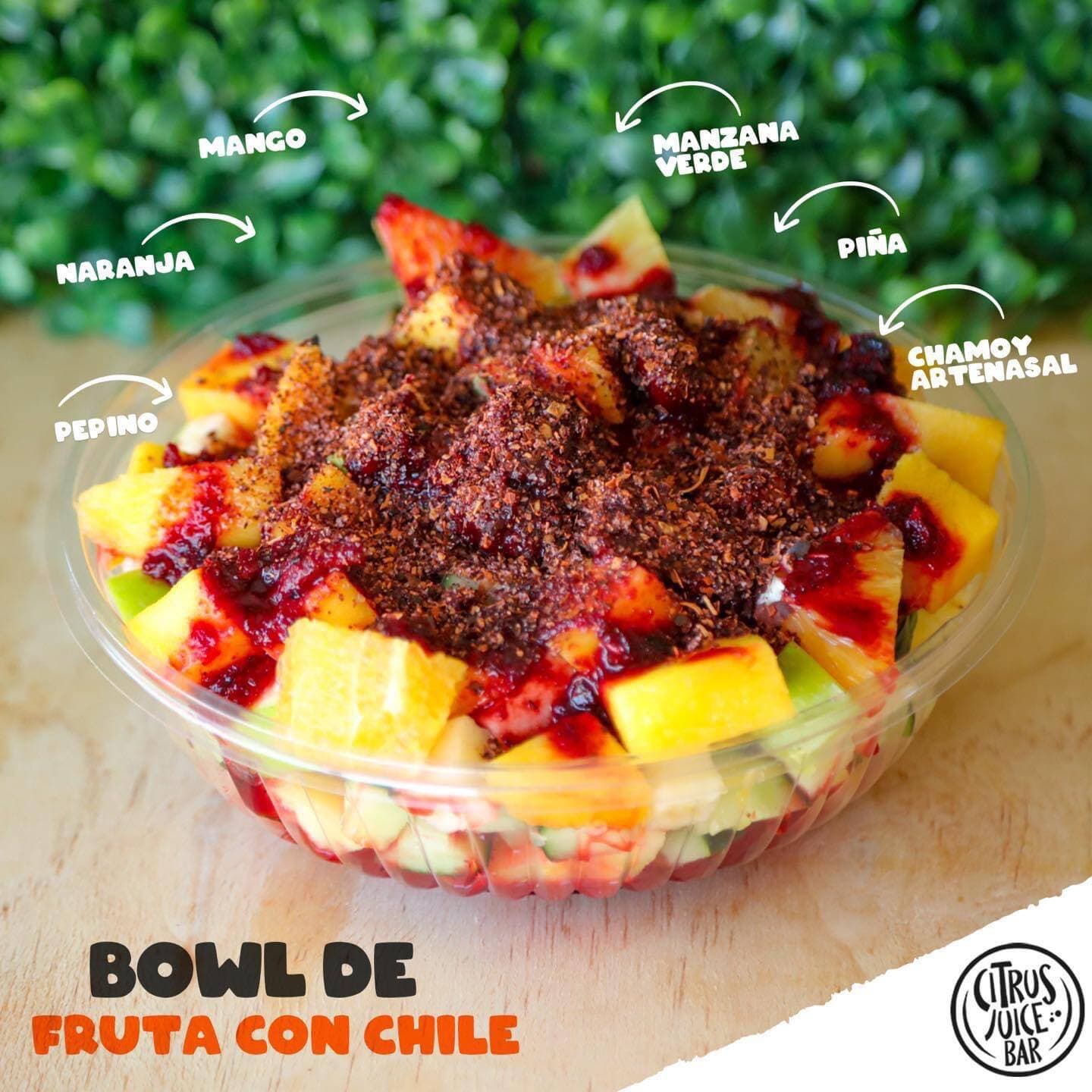 Bowl fruta chile y chamoy