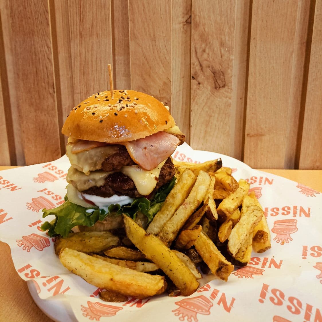 Hamburguesa Royal + HambuTradicional + Limonada