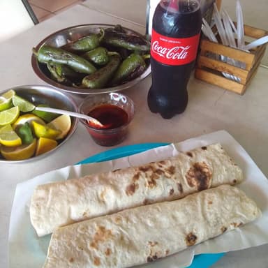 2 Burritos Papas con Chorizo + Bebida