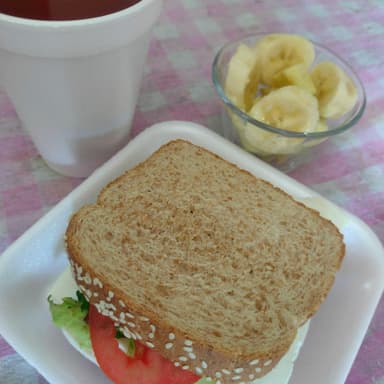 Desayuno Sandwich, Fruta y Café